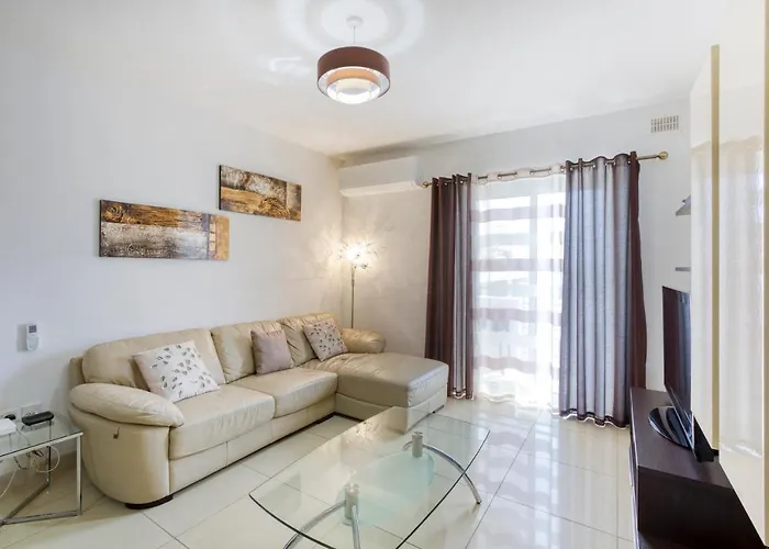 Comfortable 2Br Apt With Large Sofa & Living By 360 Estates