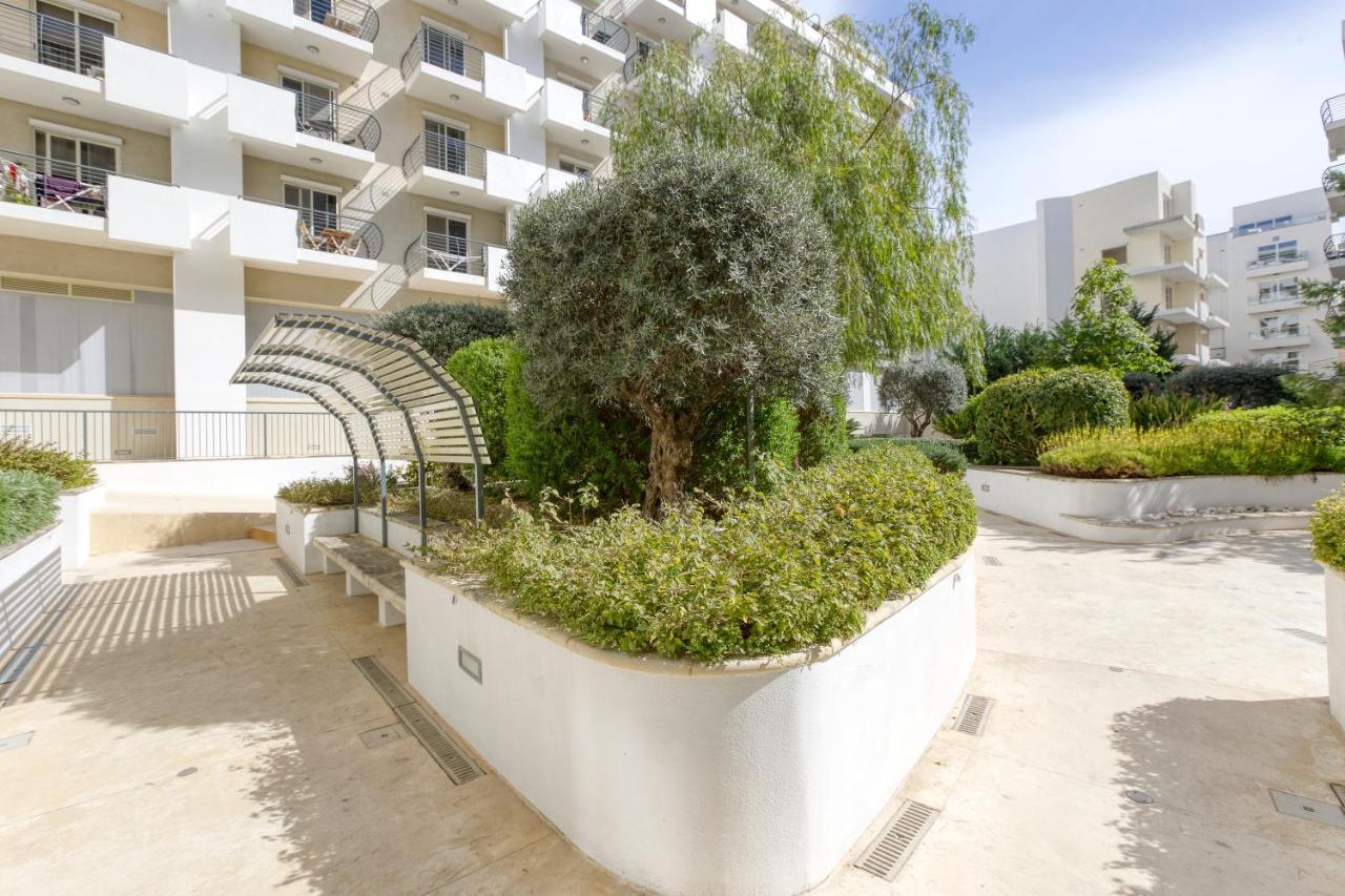 Comfortable 2br Apt With Large Sofa & Living By 360 Estates Apartment *